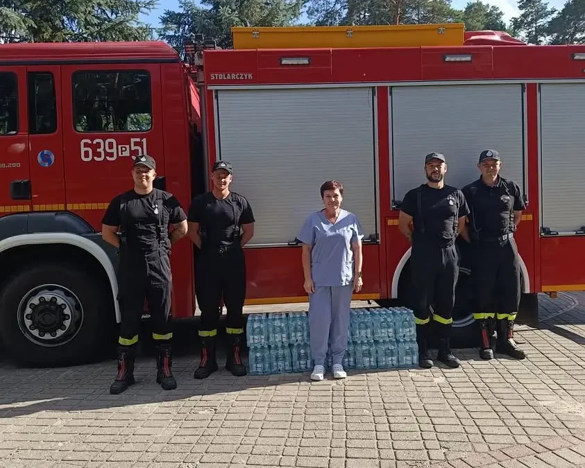 Strażacy OSP Wągrowiec dostarczyli wodę pitną do hospicjum