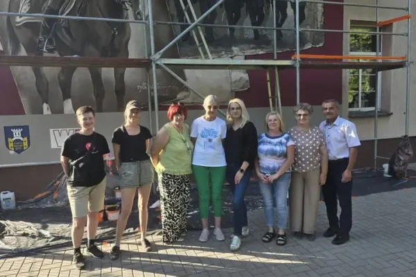 Mural w Gołańczy nabiera ostatecznego kształtu – prace na finiszu