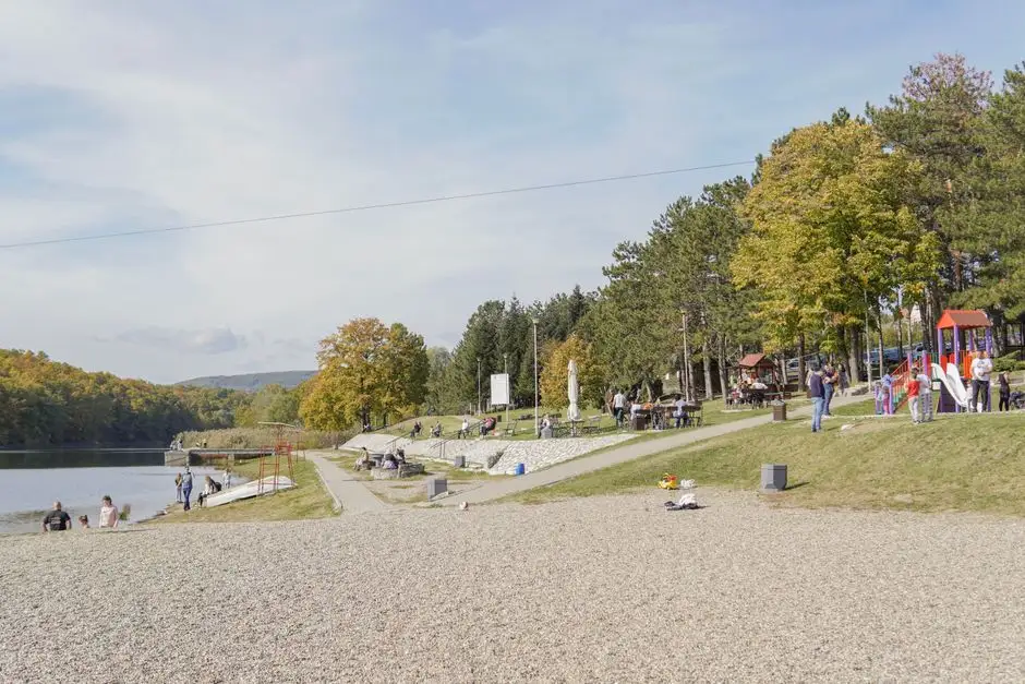 Rodzinny Rajd Nordic Walking w Skokach – aktywny weekend nad jeziorem