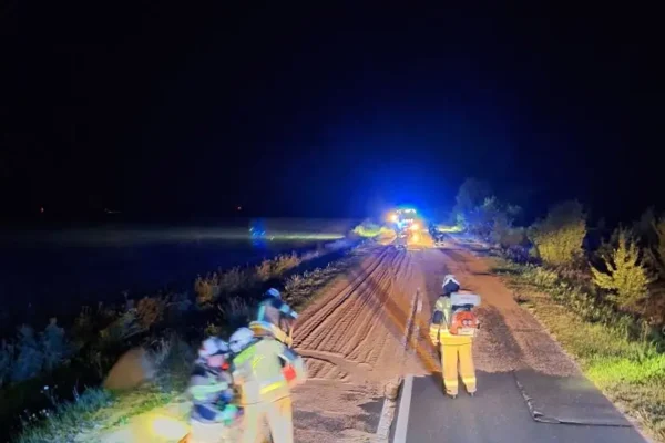 Rozsypane zboże na drodze w Wapnie – interwencja OSP
