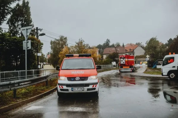 Fałszywy alarm o pożarze kombajnu w Komasinie. Strażacy interweniowali