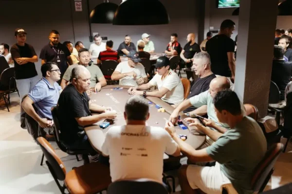 Brydżowe emocje w Rościnnie: Grzegorz Samol mistrzem miasta i gminy oraz turnieju Odnowa Cup