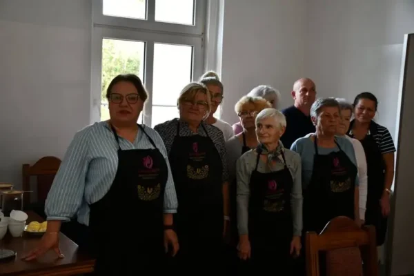 Seniorzy ze Smogulca spotkali się przy wspólnym stole. KGW Smogulanki zadbało o wyjątkową ucztę