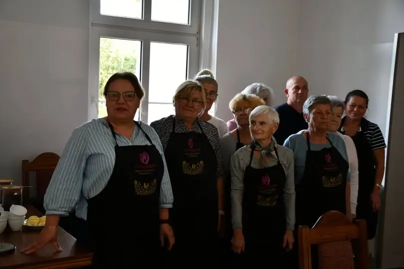 Seniorzy ze Smogulca spotkali się przy wspólnym stole. KGW Smogulanki zadbało o wyjątkową ucztę