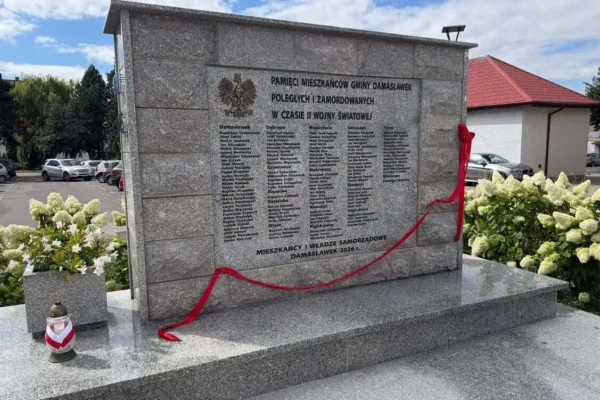 Damasławek: 87. rocznica wybuchu II wojny światowej i odsłonięcie odnowionego pomnika