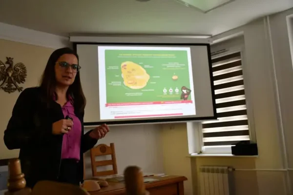 Gołaniecka Akademia Zdrowia: mieszkanki uczyły się samokontroli piersi
