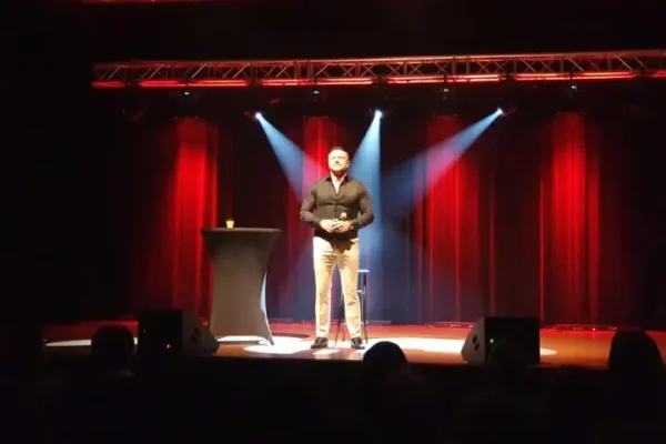 Koncert „OCZAROWANIE” Mirosława Niewiadomskiego w GOK Damasławek