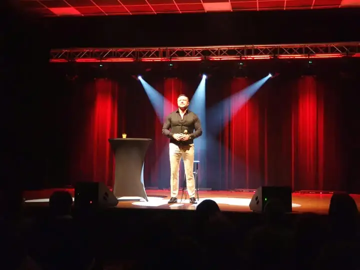 Koncert „OCZAROWANIE” Mirosława Niewiadomskiego w GOK Damasławek