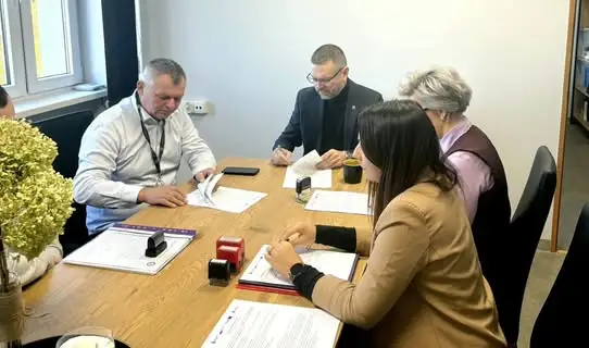 Gmina Mieleszyn buduje trzecią ścieżkę rowerową – umowa podpisana